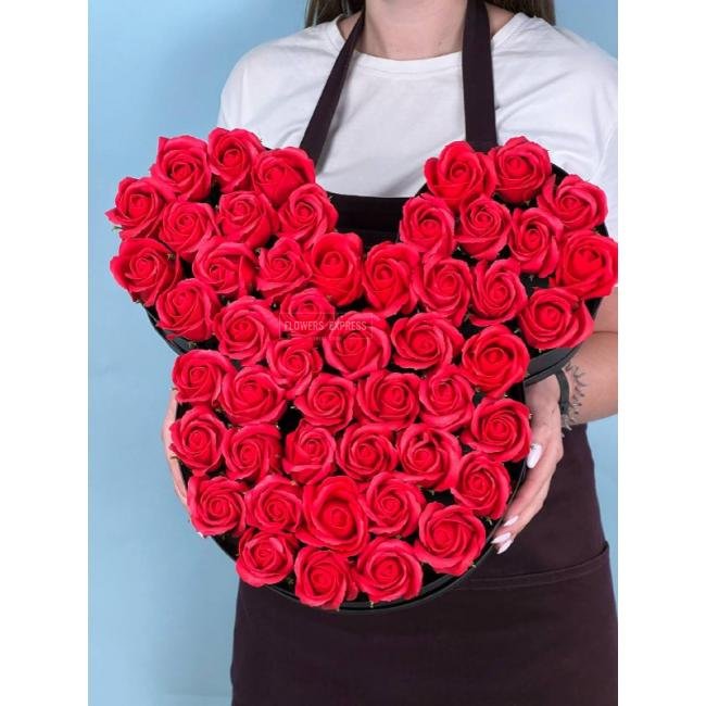 Композиция с розами из мыла &laquo;Микки Red&raquo;