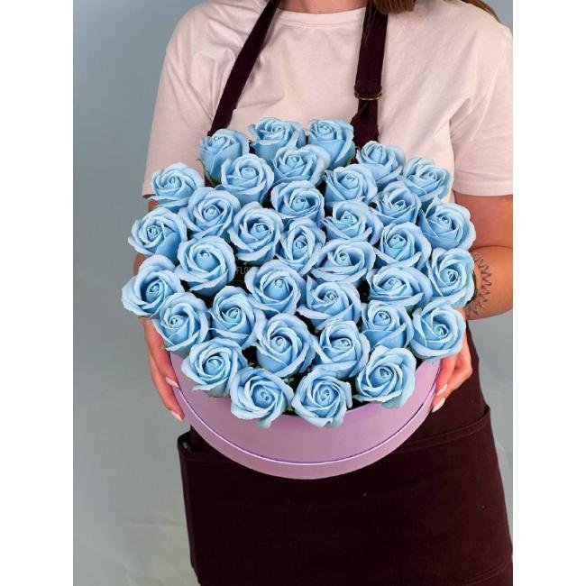 Композиция с розами из мыла &laquo;Голубая лагуна&raquo;