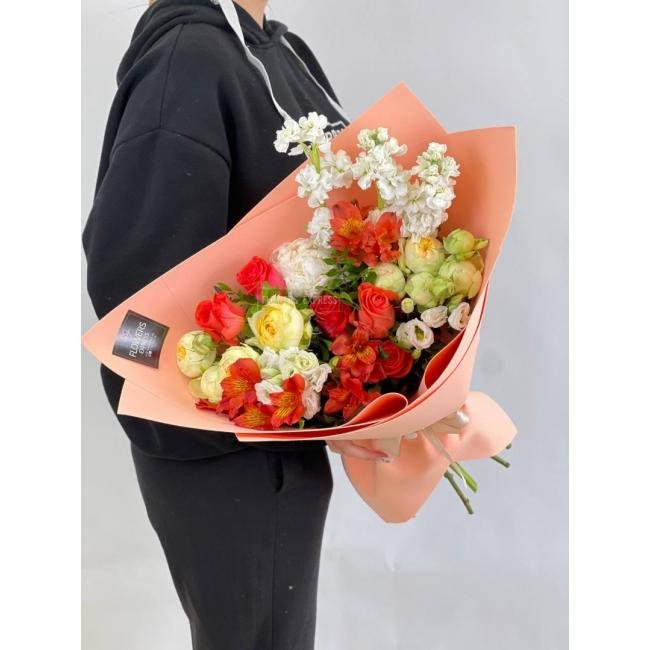 Сборный букет &laquo;Золотые перья&raquo;