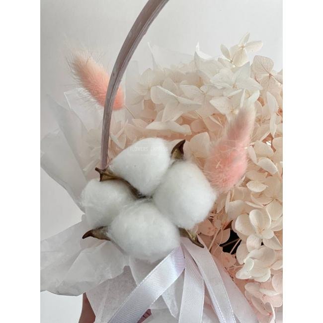 Композиция из сухоцветов &laquo;Розовый дождь&raquo;