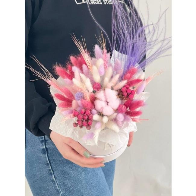 Композиция из сухоцветов &laquo;Пурпурный взрыв&raquo;