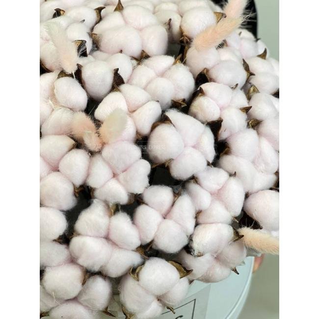 Композиция из сухоцветов &laquo;Белое безмолвие&raquo;