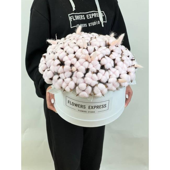 Композиция из сухоцветов &laquo;Белое безмолвие&raquo;