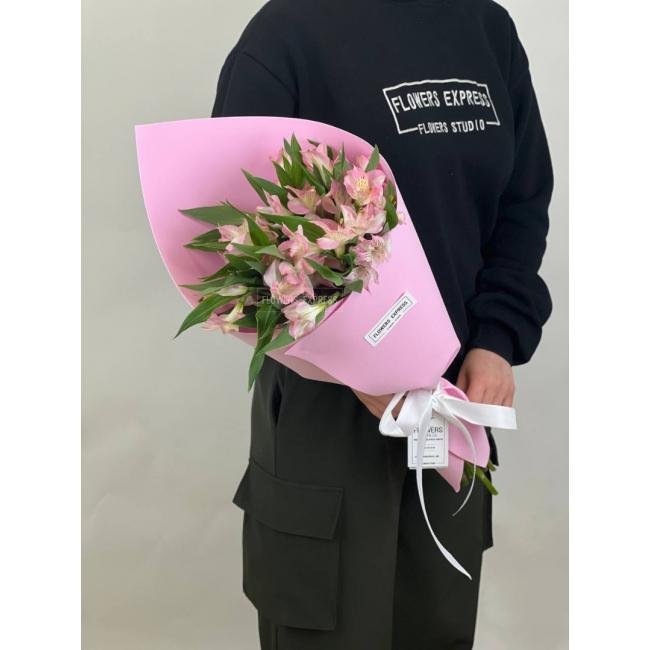 7 Розовых альстромерий