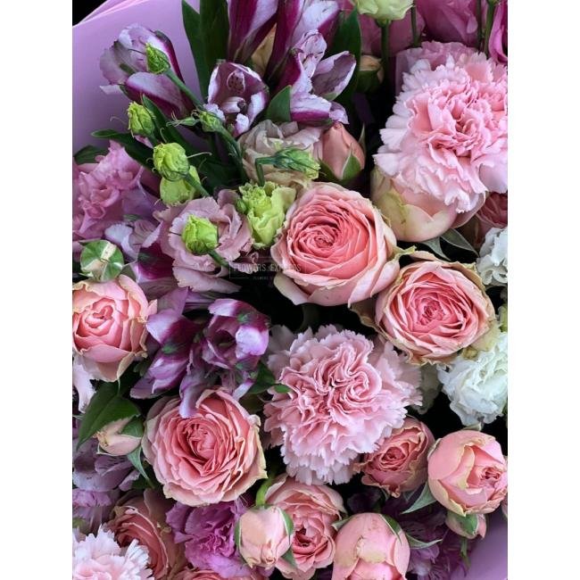 Сборный букет &laquo;Цветочный сюрприз&raquo;