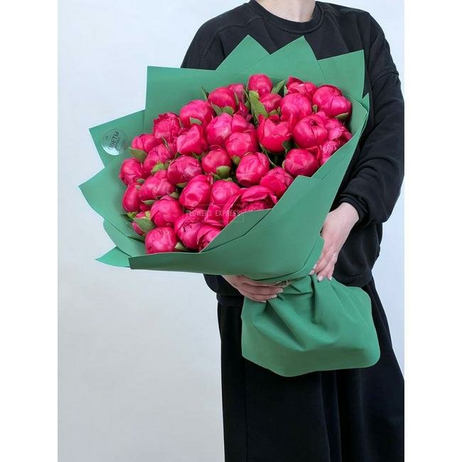 35 Красных пионов