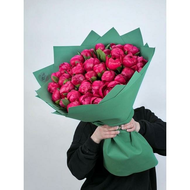 35 Красных пионов