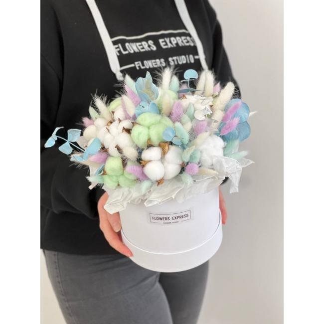 Композиция из сухоцветов &laquo;Белые ночи&raquo;