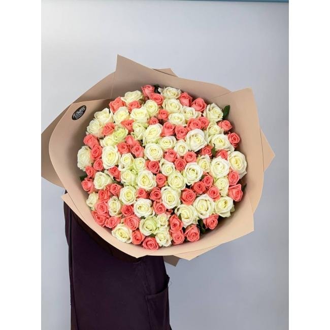 Розово-белый микс из 101 розы