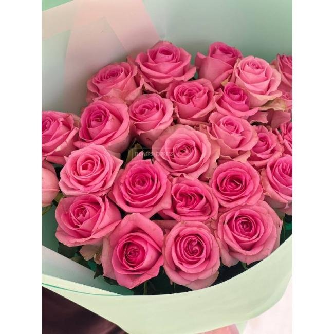 25 Розовых роз