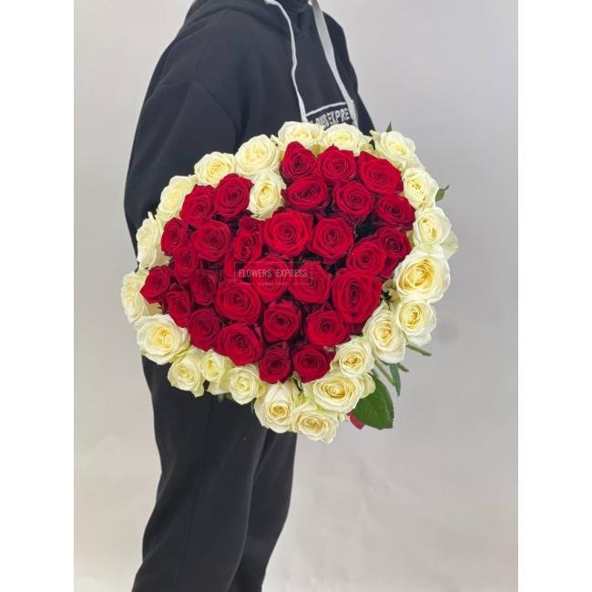 51 роза в форме сердца
