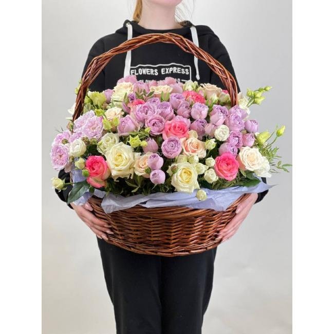 Корзина &laquo;Мелодия цветов&raquo;