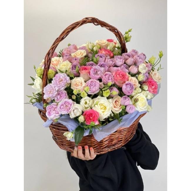 Корзина &laquo;Мелодия цветов&raquo;