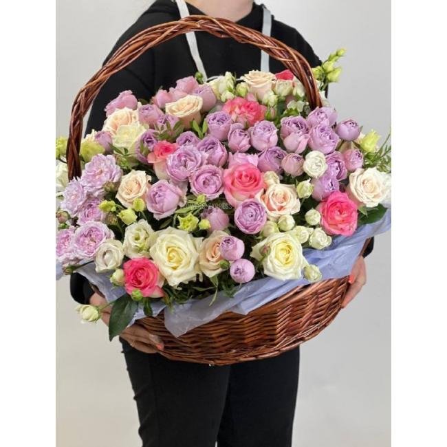 Корзина &laquo;Мелодия цветов&raquo;