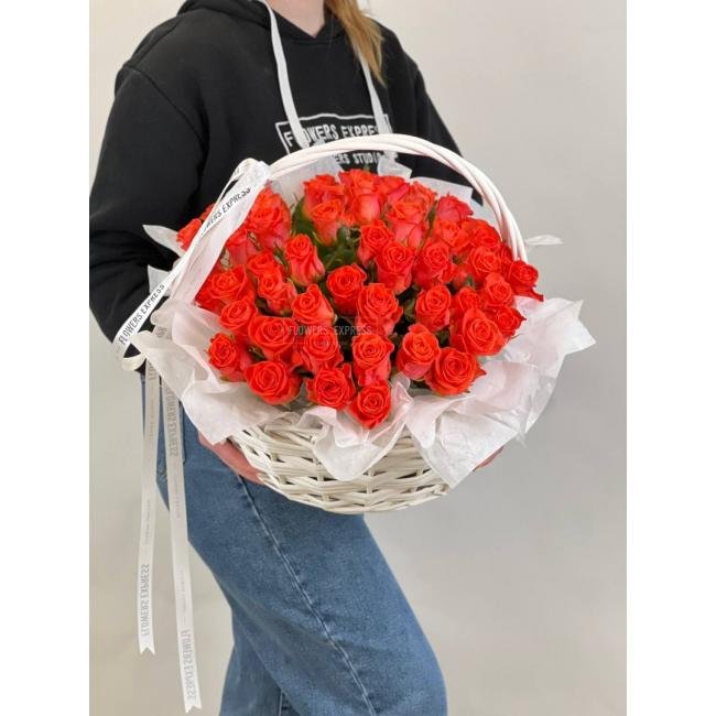 51 Коралловая роза в корзине