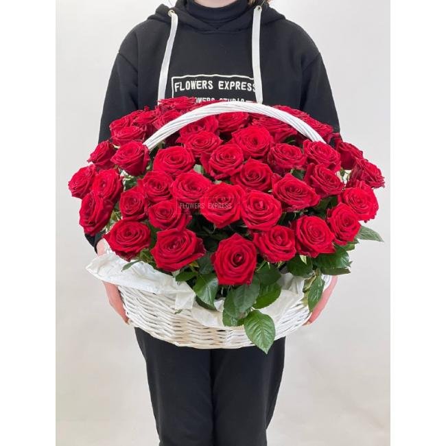 51 Красная роза в корзине