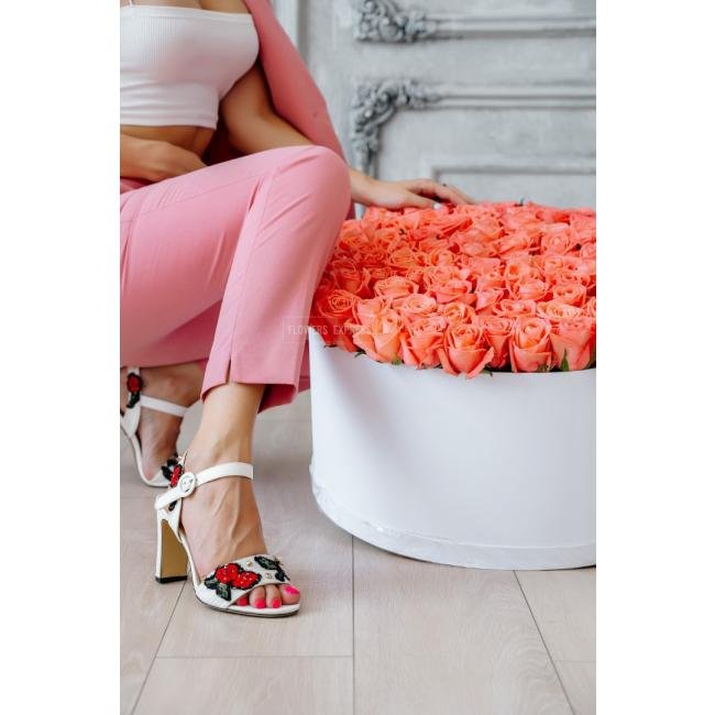 101 Розовая роза в коробке