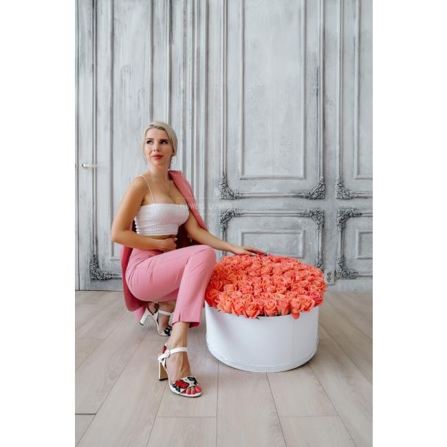 101 Розовая роза в коробке