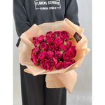 25 Бордовых пионов