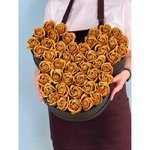 Композиция с розами из мыла &laquo;Микки Gold&raquo;