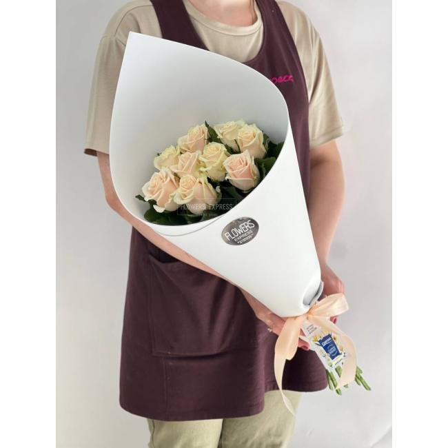 9 Кремовых роз