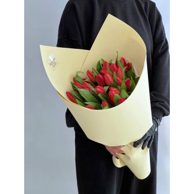 25 Красных тюльпанов