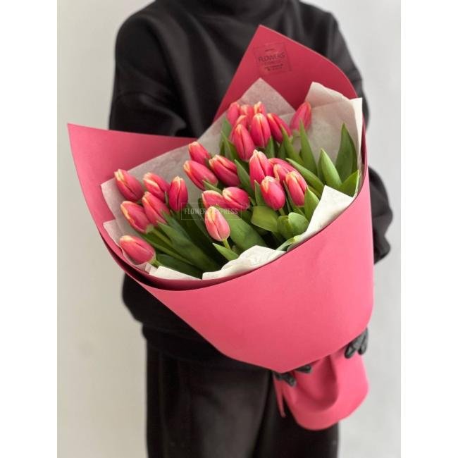 25 Бело-розовых тюльпанов