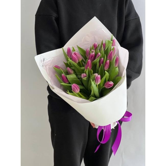 25 Фиолетовых тюльпанов