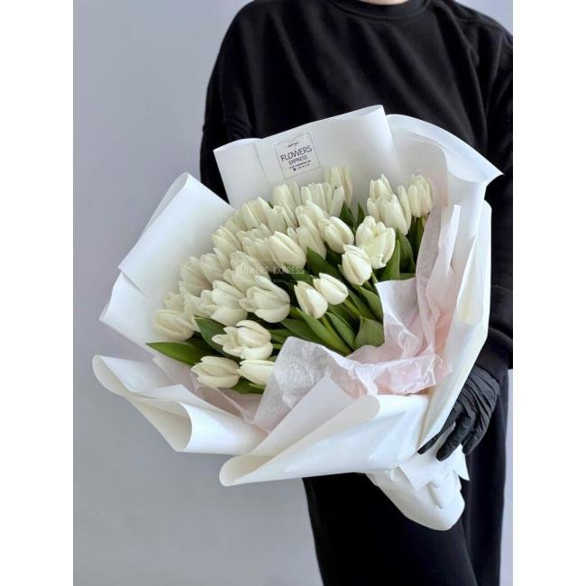 35 Белых тюльпанов