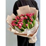 35 Бело-розовых тюльпанов