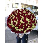 Микс из 251 красно-белой розы